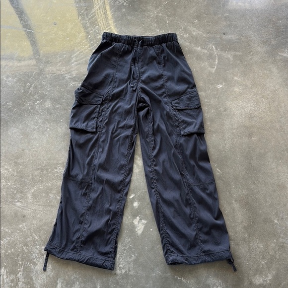 Lululemon Lightweight Adjustable Mid-Rise Cargo Pant - Picture 1 of 13